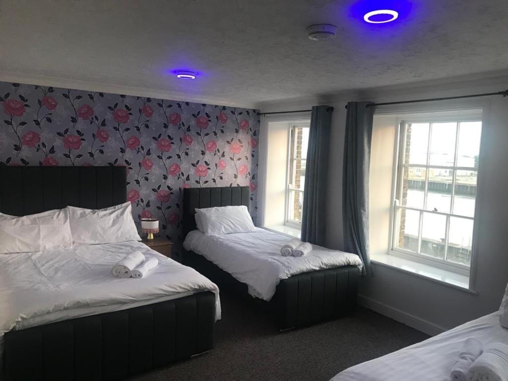 Spacious One Bedroom Flat With River View, 1E Great Yarmouth Buitenkant foto