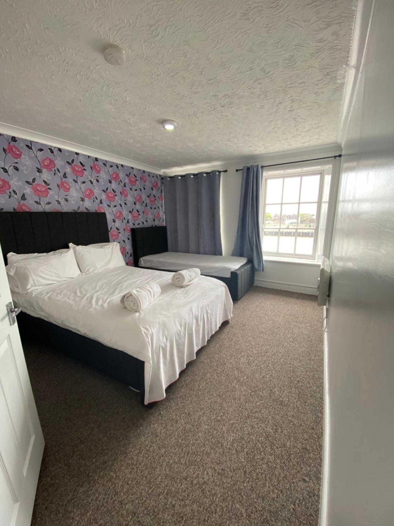 Spacious One Bedroom Flat With River View, 1E Great Yarmouth Buitenkant foto